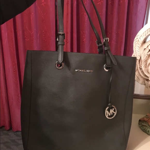 Michael Kors Bags - Picture 4 of 4